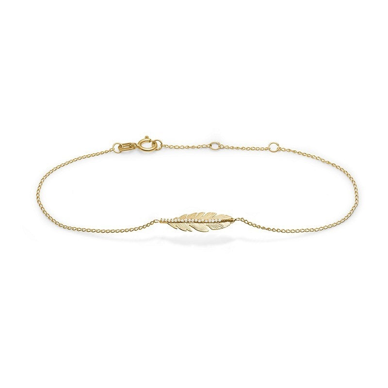 Aagaard armbånd i 8 kt guld med fjer og zirkonia fra Aagaard – justerbar kæde 16-19 cm.
